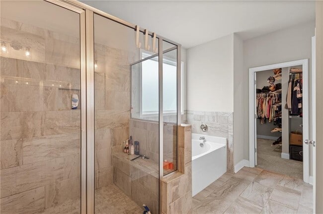 Building Photo - 2121 Charmond Dr