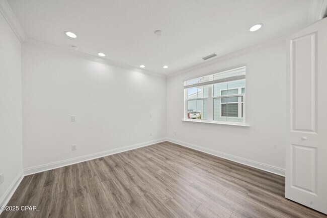 Building Photo - 9000 Parrot Pl