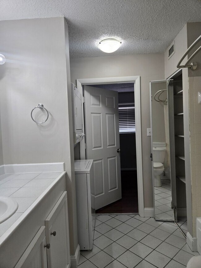 Building Photo - Charming 2-bedroom, 1.5-bath in the desirable Bellamy Forge