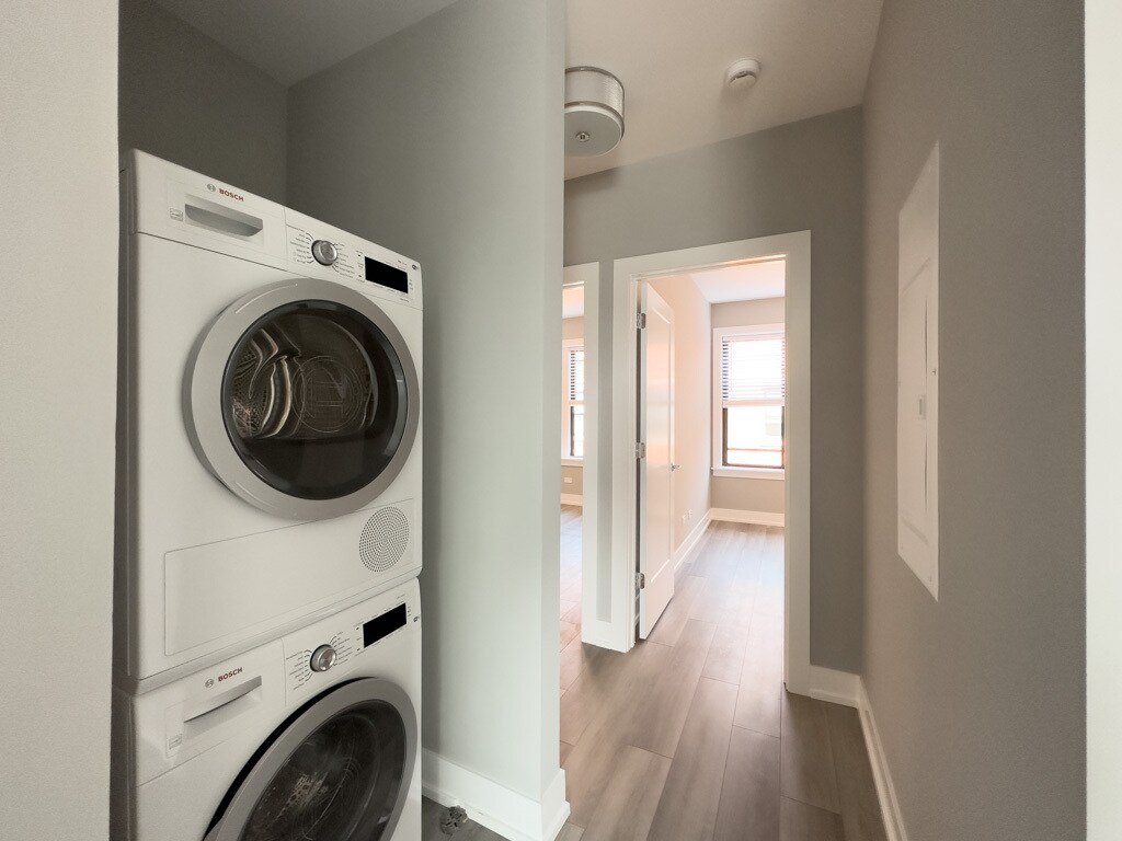 Building Photo - 3942 N Janssen Ave