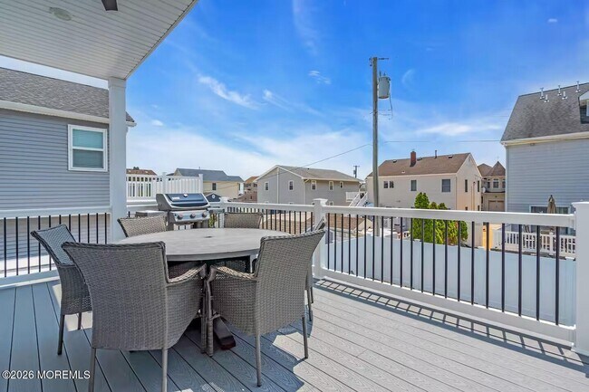 Building Photo - 13 5th Ave