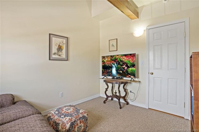 Building Photo - 210 Broadway