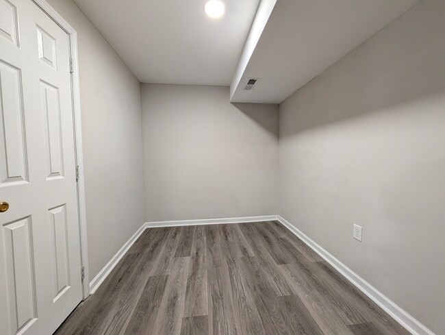 Building Photo - 120 Berkshire Pl