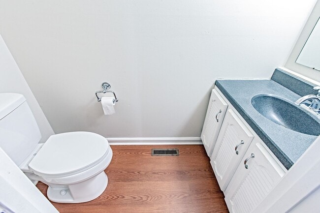 Building Photo - 3 bedroom, 2.5 bath in Mendenhall Village