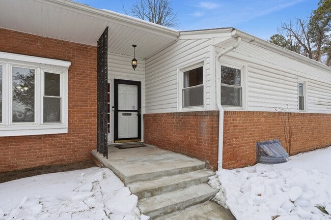 Building Photo - 7211 Martins Ct