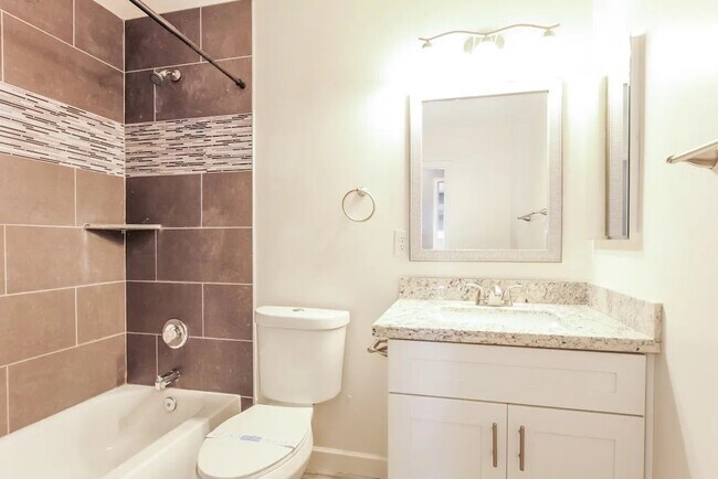 Building Photo - 421 E Hermosa Dr