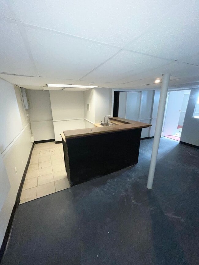 Building Photo - Newly Remodeled 3 Bedroom, 1.5 Bathroom in Brentwood- Basement Bar and Central Air!!