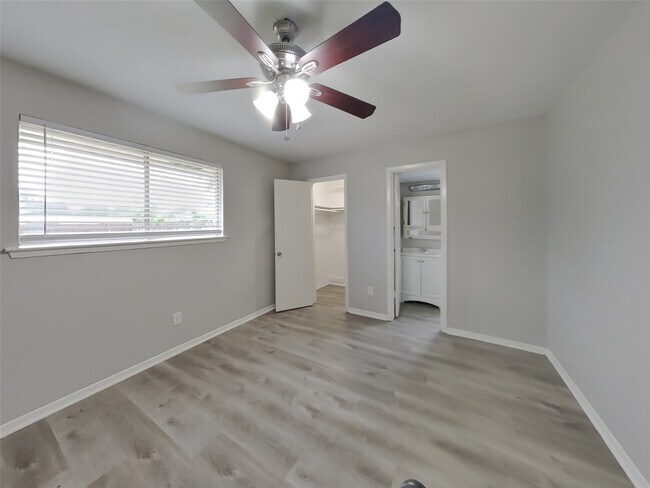 Building Photo - 9007 Gauguin Dr