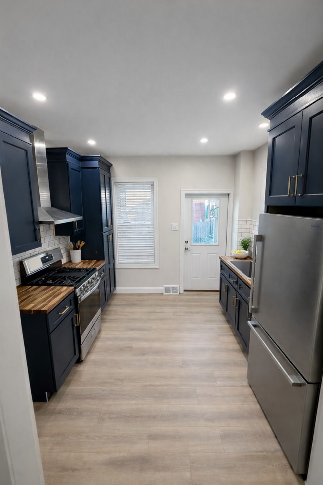 Building Photo - 418 Liberty St