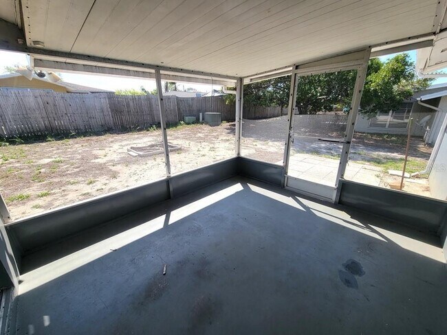 Building Photo - 7920 Pineapple Ln