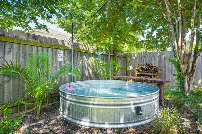 Building Photo - 904 Melted Candle Cove