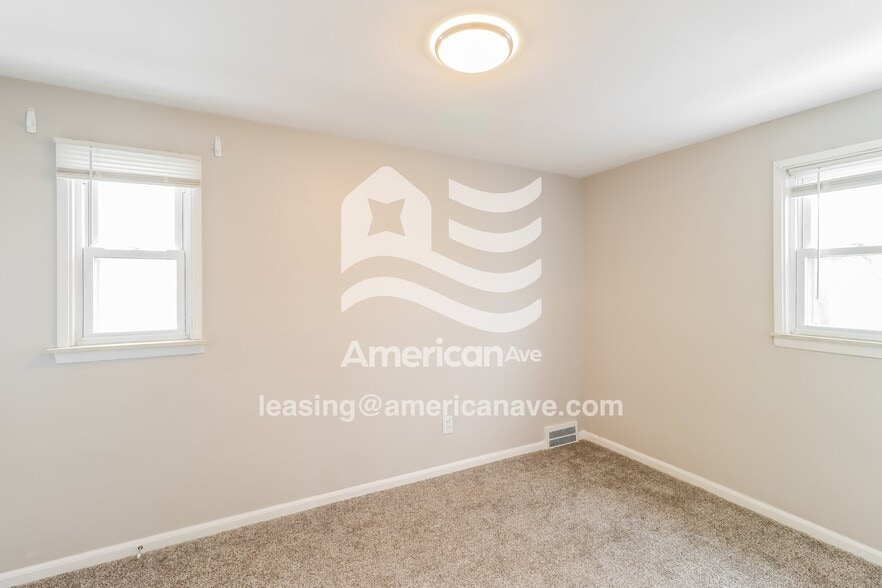 Building Photo - 1593 Leblanc St