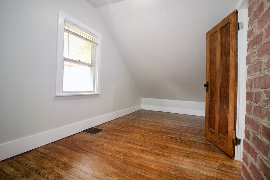 Bedroom 3 - 6843 Buckingham Pl