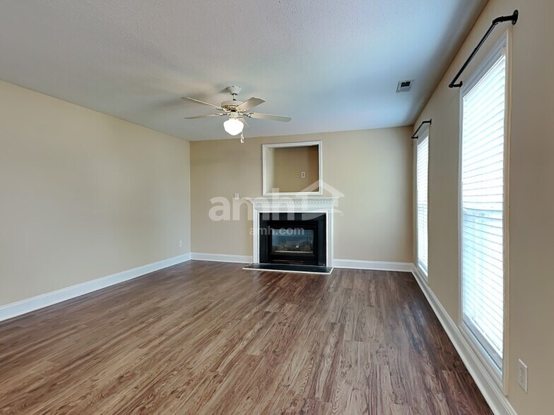 Building Photo - 4880 Manteo Ln