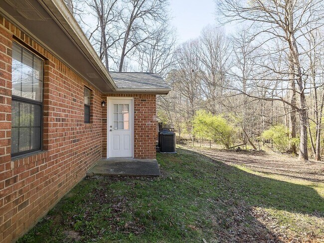 Building Photo - 151 Massey Ln