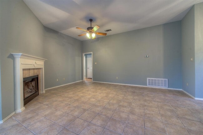 Building Photo - 2311 Lasso Dr