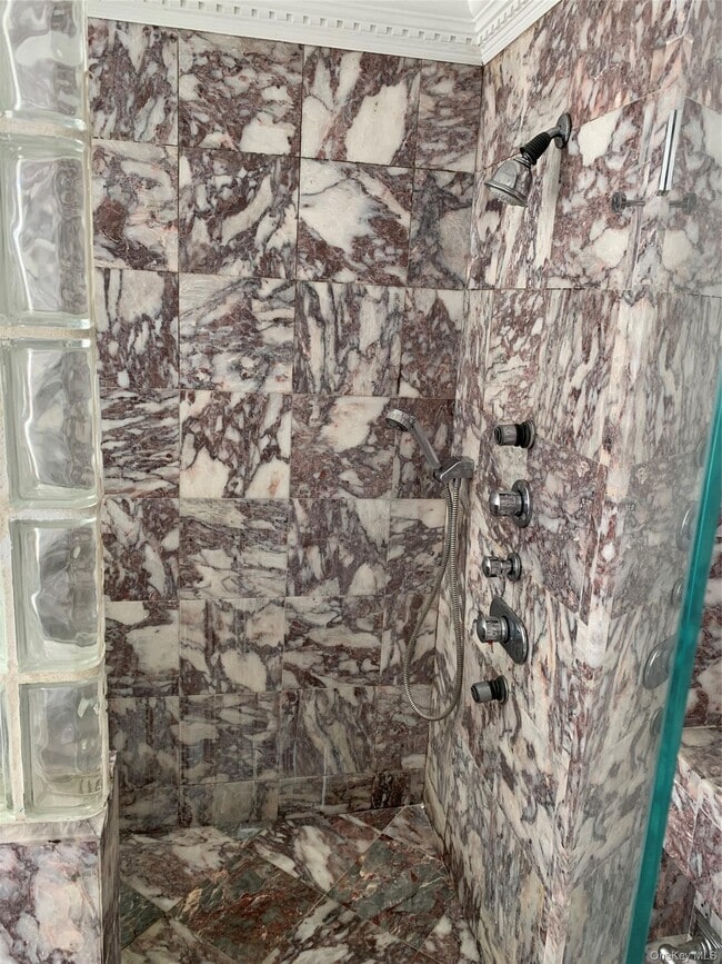 Building Photo - 336 Scranton Ave