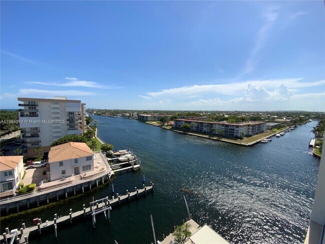 Building Photo - 1160 Hillsboro Mile Unit 901