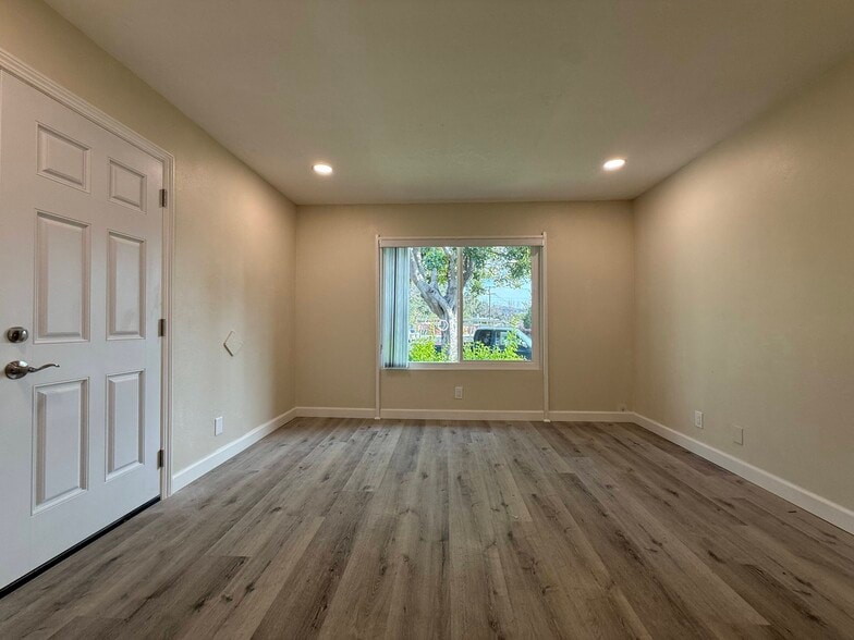 Front bedroom - 5343 Lemp Ave