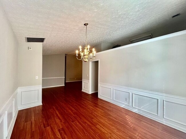 Building Photo - 1410 Highland Farm Dr