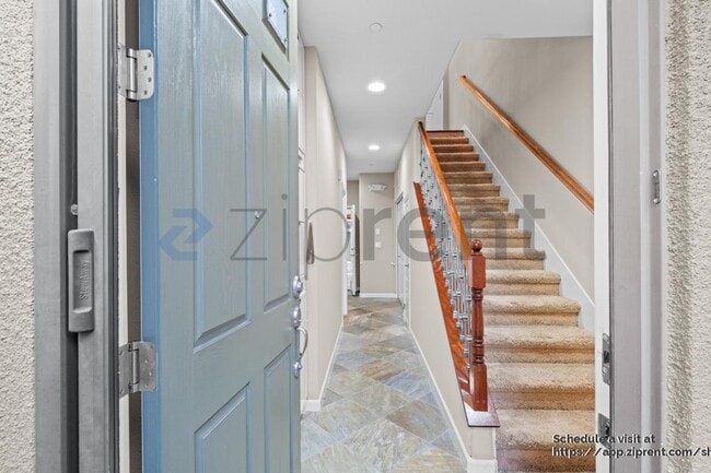 Building Photo - 137 Burbank St