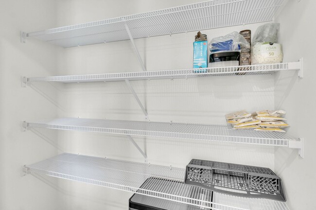 Building Photo - 3 Bedroom 2.5 Bath Located in Pine Hills i...