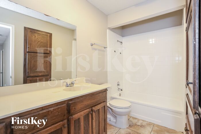 Building Photo - 4817 Crest Dr