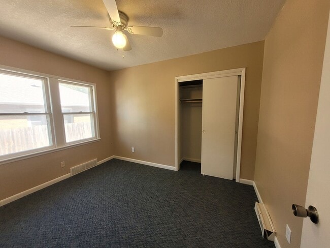 Building Photo - Beautiful home with attached garage and great yard!