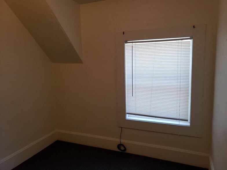 Building Photo - 515 NE Kamiaken St