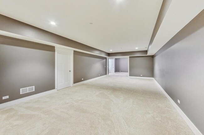 Building Photo - 8101 Floral Ave