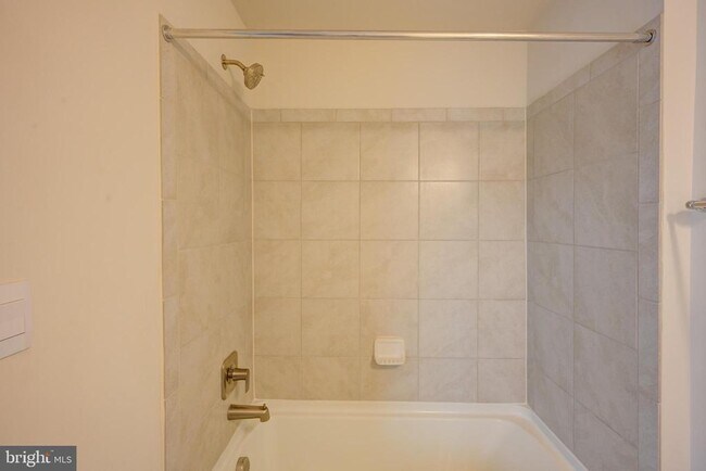 Building Photo - 5059 Silver Oak Dr