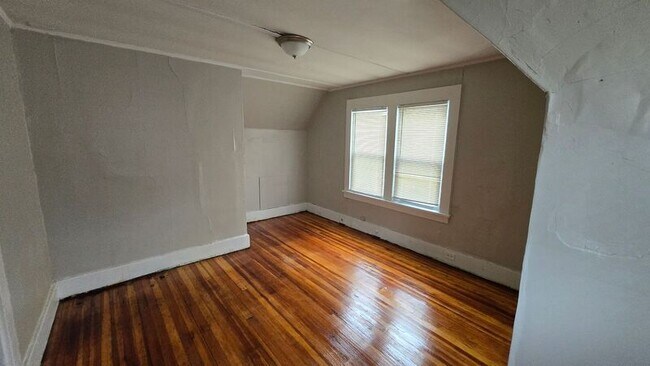 Building Photo - 345 Melville St