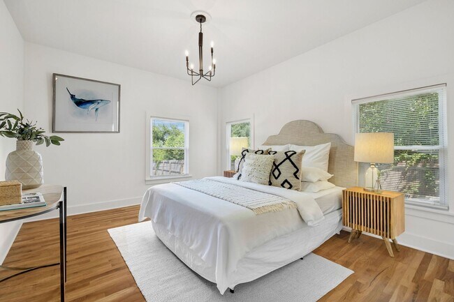 Building Photo - Beautifully Remodeled Home Just Minutes From Downtown Nashville