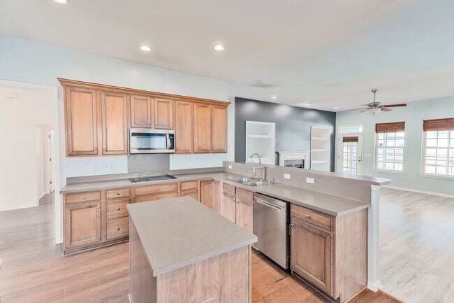 Building Photo - Elegant Two-Story Home in Tanner Plantation!