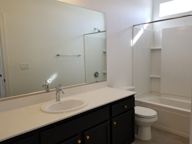 Building Photo - Condo For Rent in Gardnerville