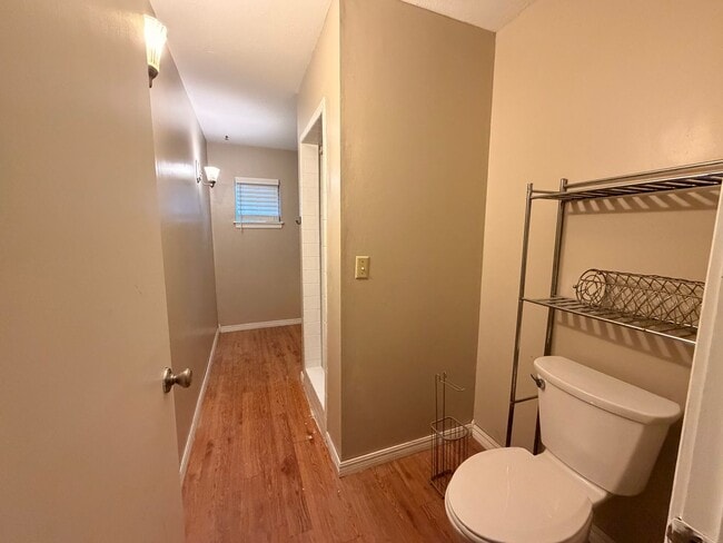 Building Photo - Welcome to this charming 3-bedroom, 2-bathroom home located in the heart of Russellville