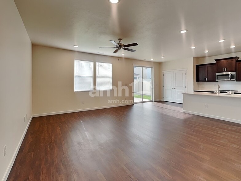 Building Photo - 1496 N Garnet Creek Ave