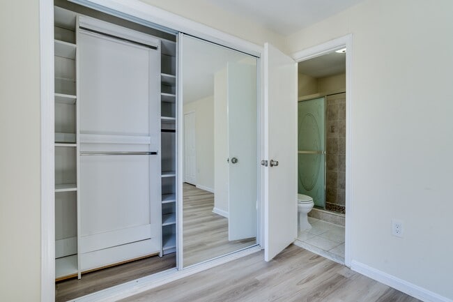 Building Photo - 7913 Central Park Cir