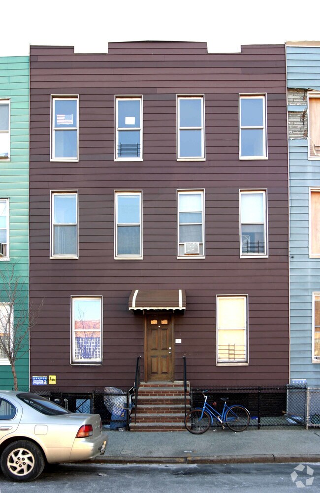 Primary Photo - 66 Box St