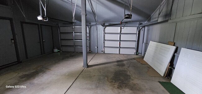 Building Photo - 2280 N Southern Hills Dr