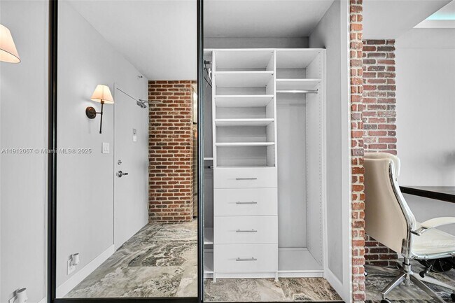 Building Photo - 1000 West Ave