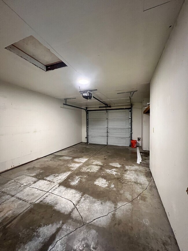 Building Photo - 1160/1162 Lisa Court