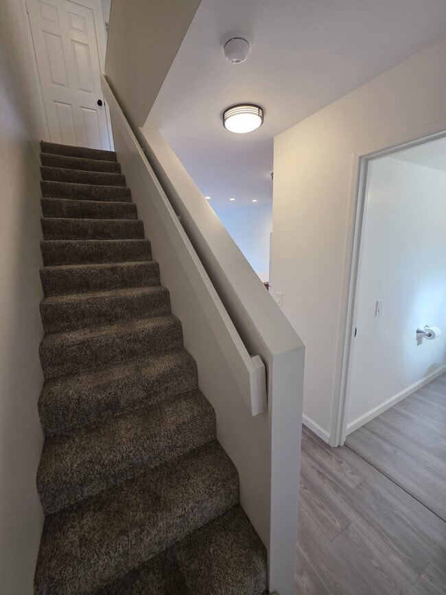 Building Photo - 350 Aoloa St