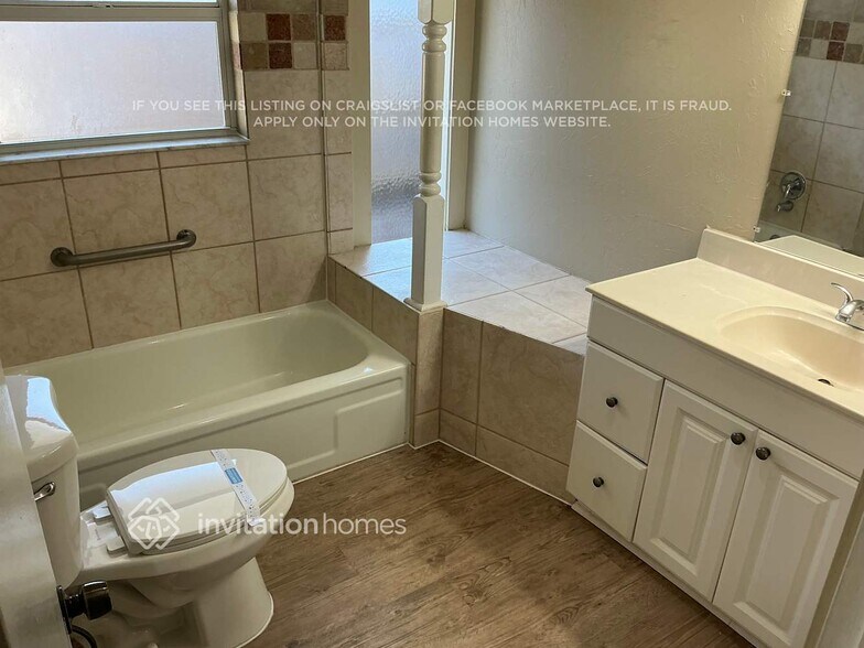 Building Photo - 178 Sandhurst Dr