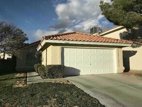 Building Photo - Carry Over Showing: This property has been shown before and will be rented to the first most qual...