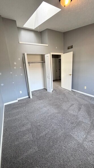 Building Photo - 3420 Parkwood Dr