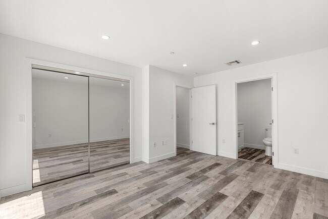 Building Photo - 10853 Hartsook St