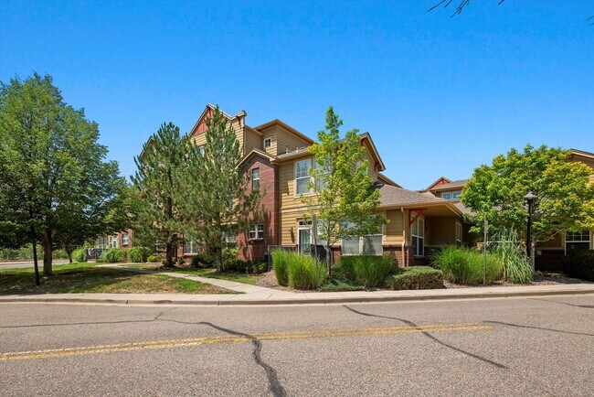 Building Photo - Comfortable Broomfield Townhome Close to Shopping & Trails
