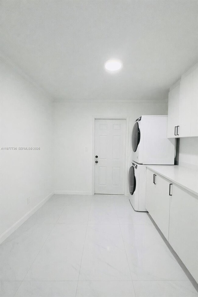 Building Photo - 1675 NE 45th St