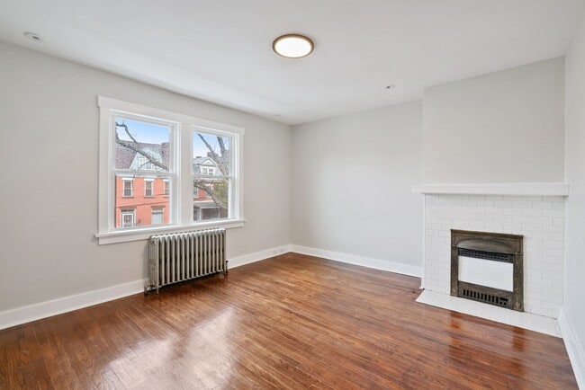 Building Photo - Exquisitely Renovated 3 Bedroom/ 2 Bath in Pittsburgh's East Side